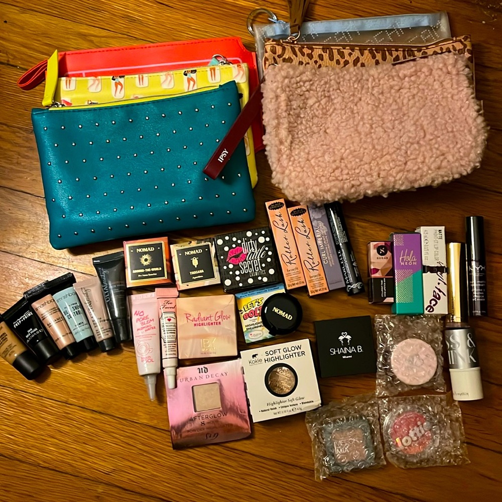 Curated Makeup Sample Bundle + Glambag!